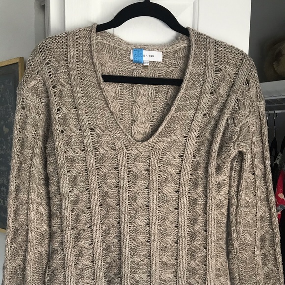 John & Jenn v-neck beige-toned sweater - Picture 2 of 9